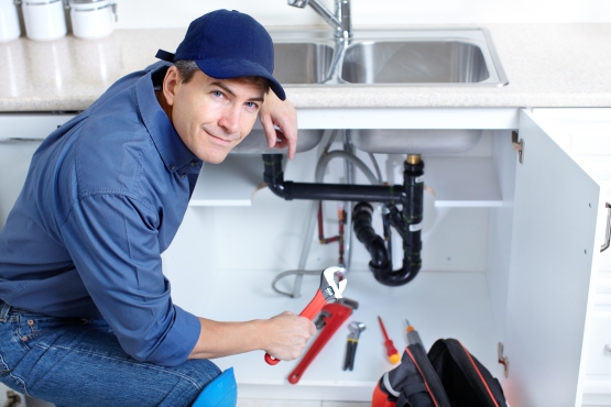 AquaMasters Heating team member at work